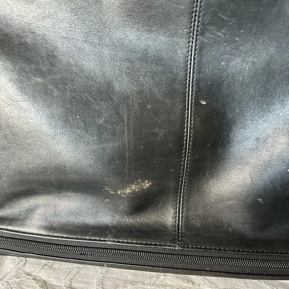 TUMI Classic Black Leather Business Briefcase Organizer.